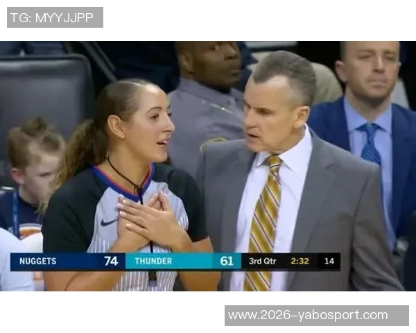 恩比德因误判举手示意裁判却连走九步引发争议瞬间